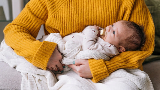 Bébé veut toujours les bras : comment mieux gérer le quotidien ?